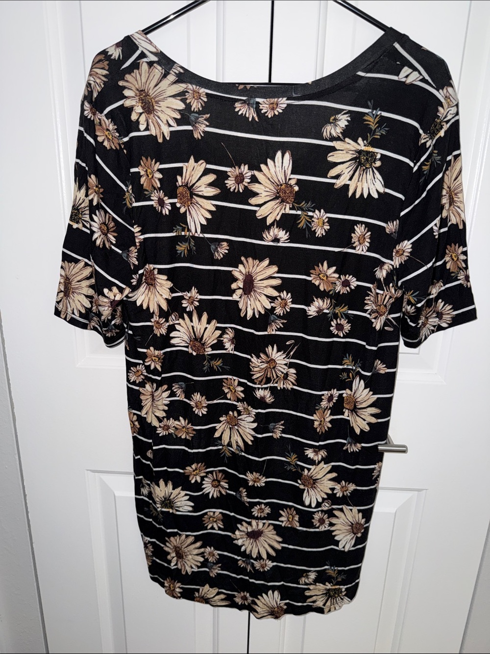 Maurices Black Floral Stripe Scoop Neck Women’s Top - Picture 2 of 3
